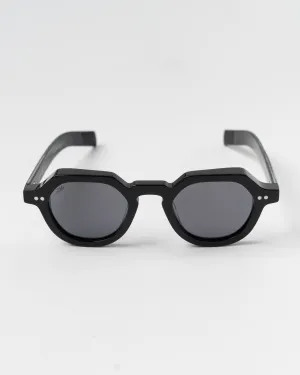 AKILA LOLA Sunglasses in Black