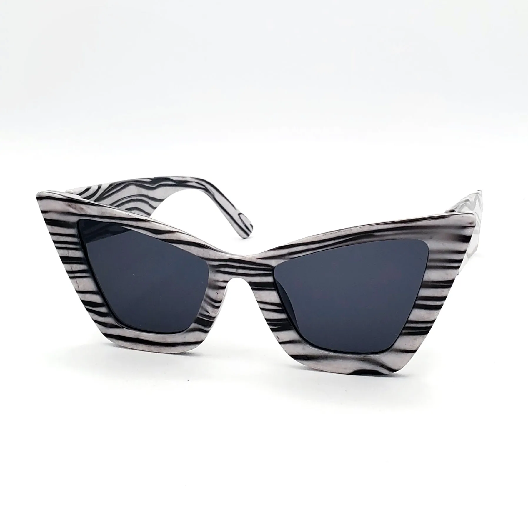 Angular Thick Frame Cat-Eye Sunglasses - Black & Grey Woodgrain
