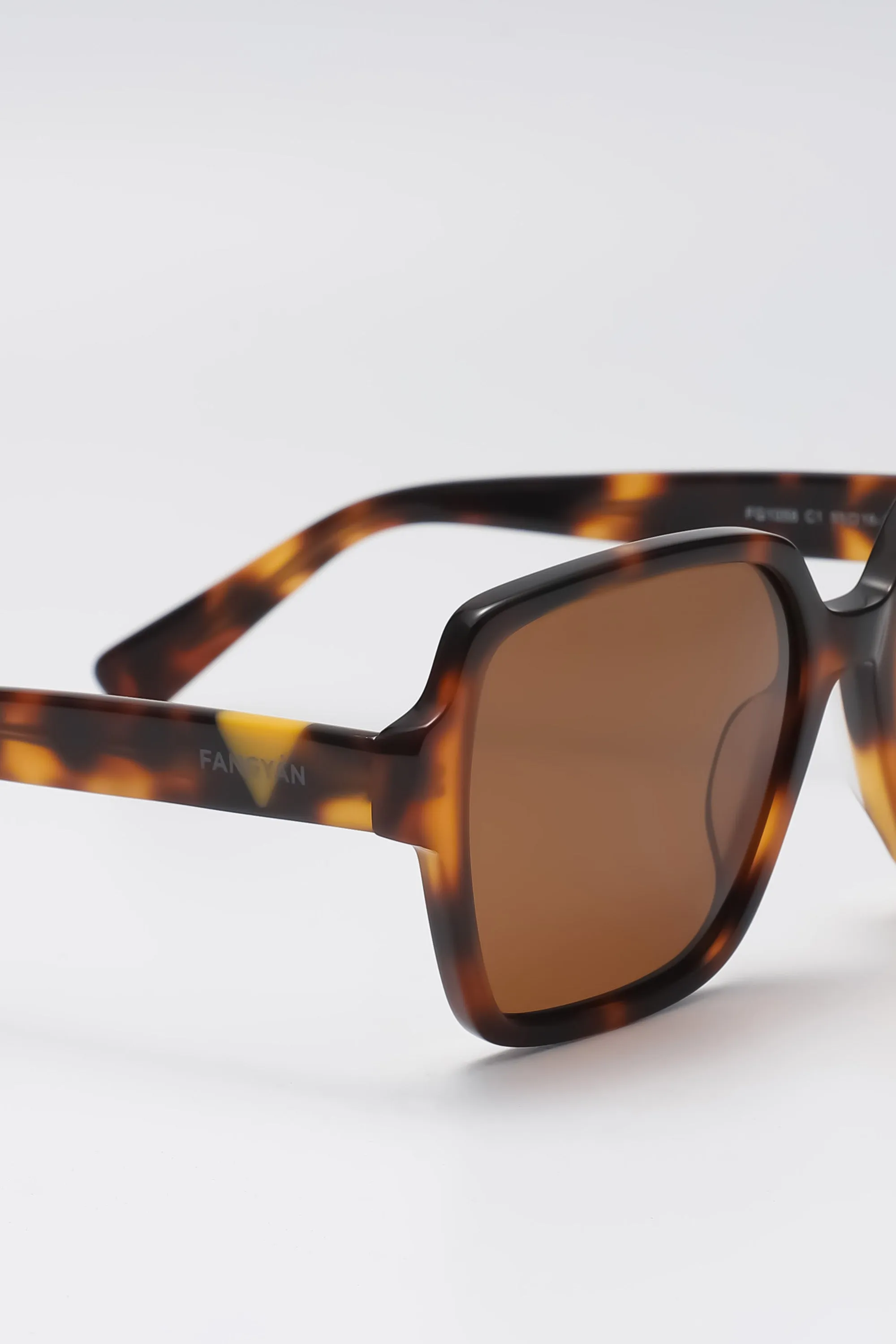 Fangyan | Rectangular Oversized  Brown Sunglasses